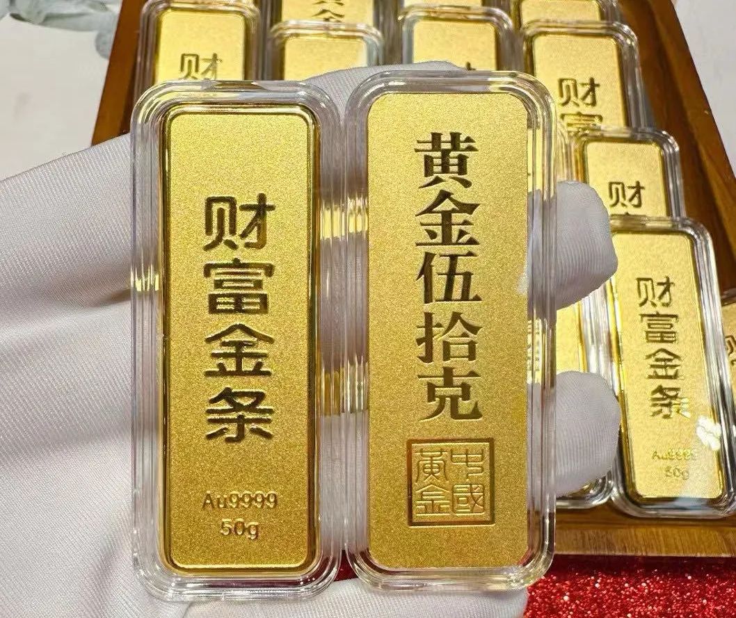深圳水贝商户展示金条。受访者供图